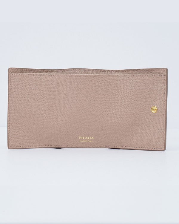 PRADA_サファイアーノトライアングル